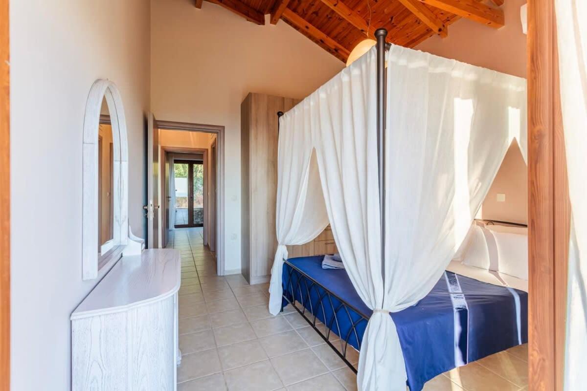 Mani Panoramic Seaviews - Luxury Summer Haven Levktron Luaran gambar
