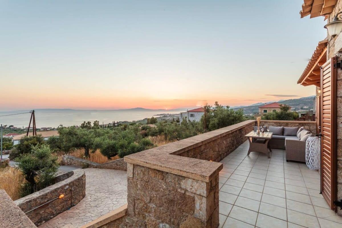 Mani Panoramic Seaviews - Luxury Summer Haven Levktron Luaran gambar